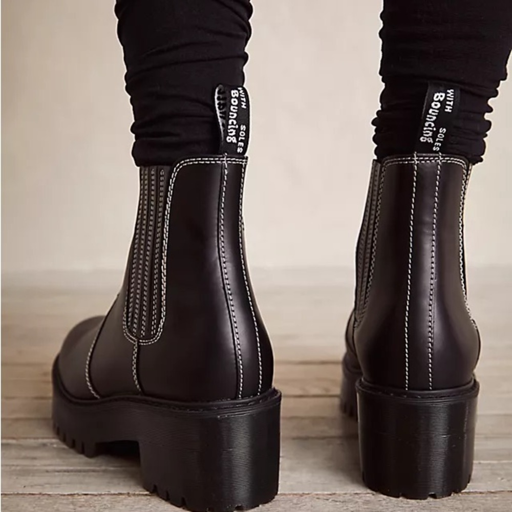 Dr. Martens Rometty 
Contrast Stitch Platform Chelsea Boot - Picture 3 of 5